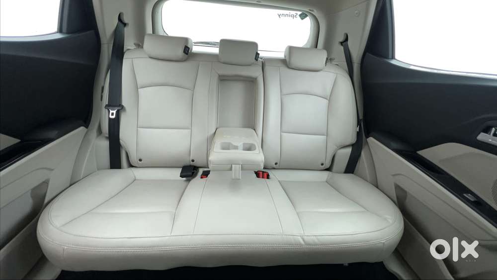 Mahindra Xuv300 1.2 W8 (o) Amt Petrol, 2022, Petrol