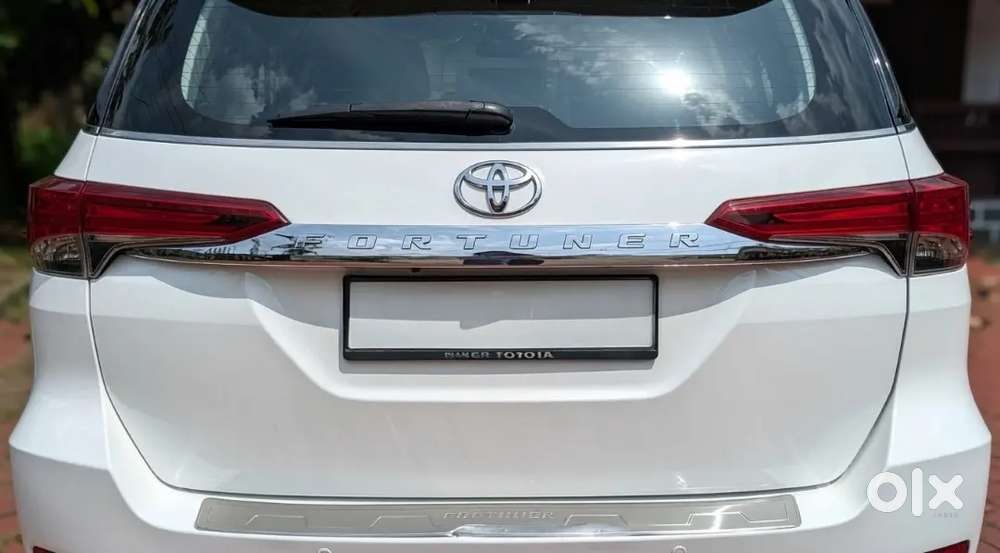 Immaculate Condition Fortuner, Company Service Brand New  Tyres