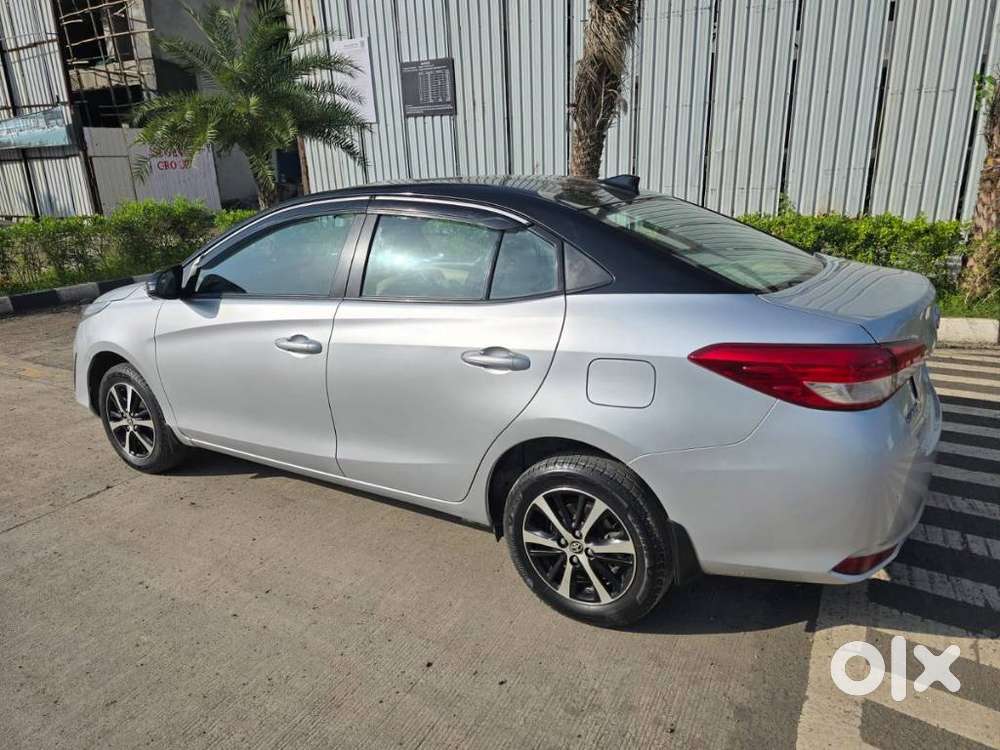 Toyota Yaris V Cvt, 2019, Petrol