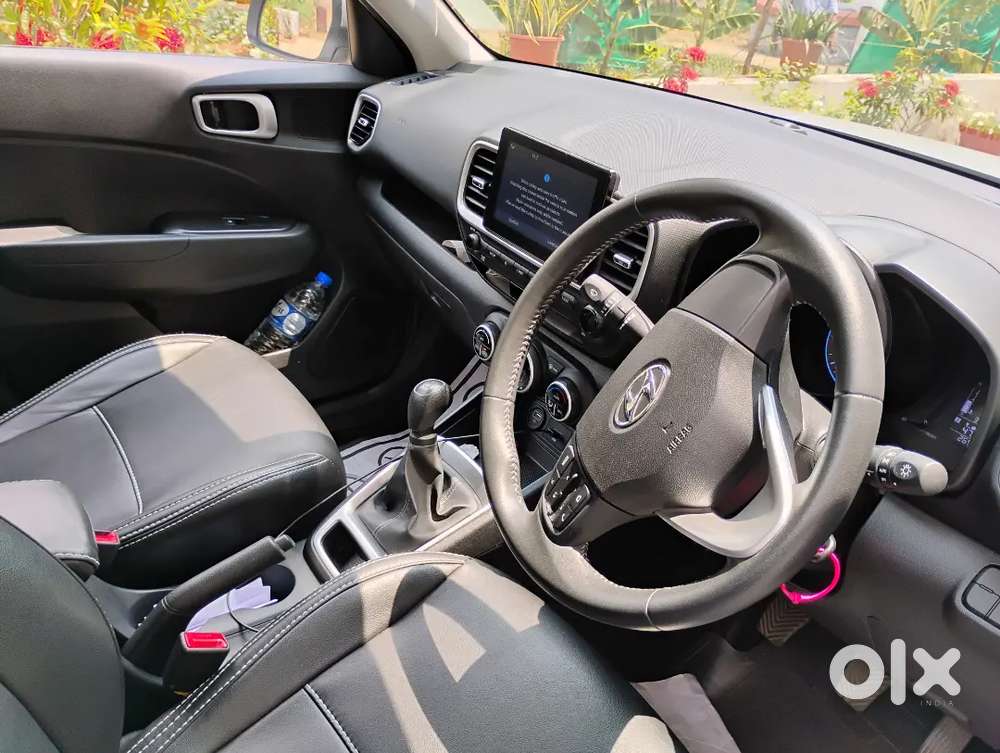 Hyundai Venue 2021 Petrol 26600 Km Driven