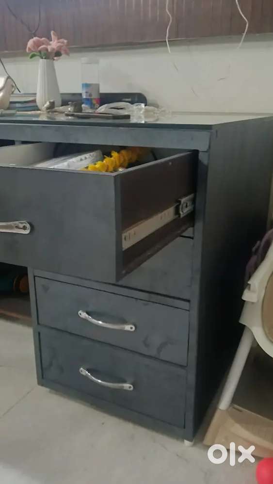 OFFICE TABLE For Sale