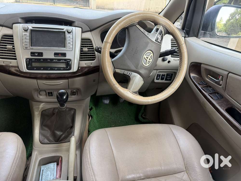 Toyota Innova 2.5 V 8 Str, 2013, Diesel