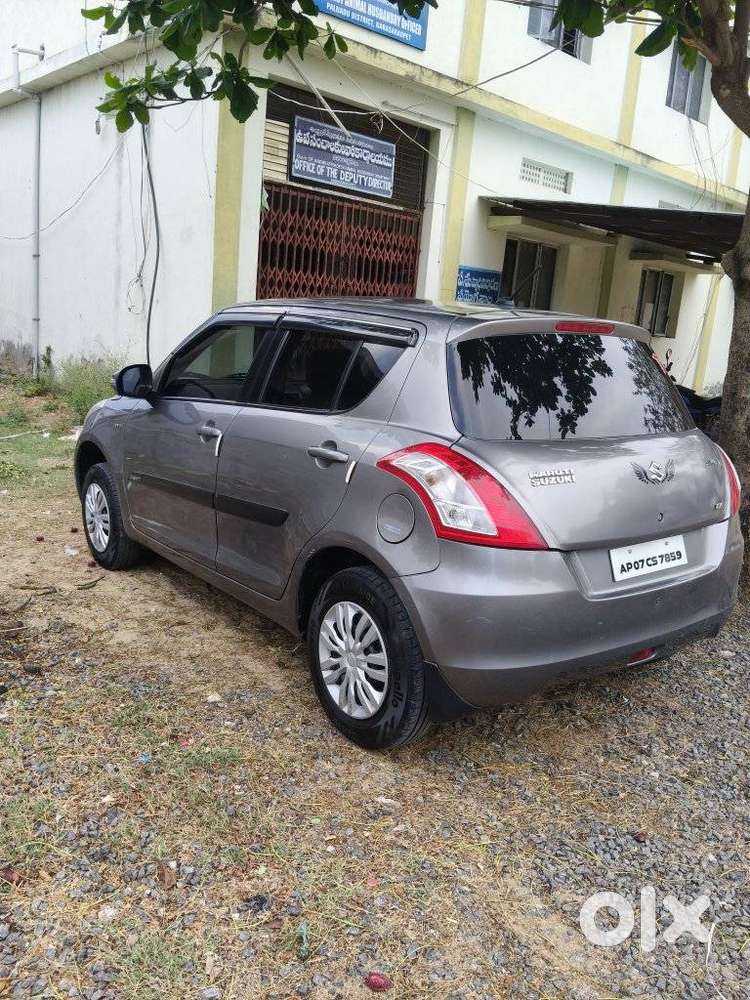 Maruti Suzuki Swift Vxi 1.2 Abs Bs-iv, 2016, Petrol