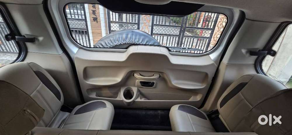 Mahindra Tuv 300 Mhawk100 T8, 2016, Petrol