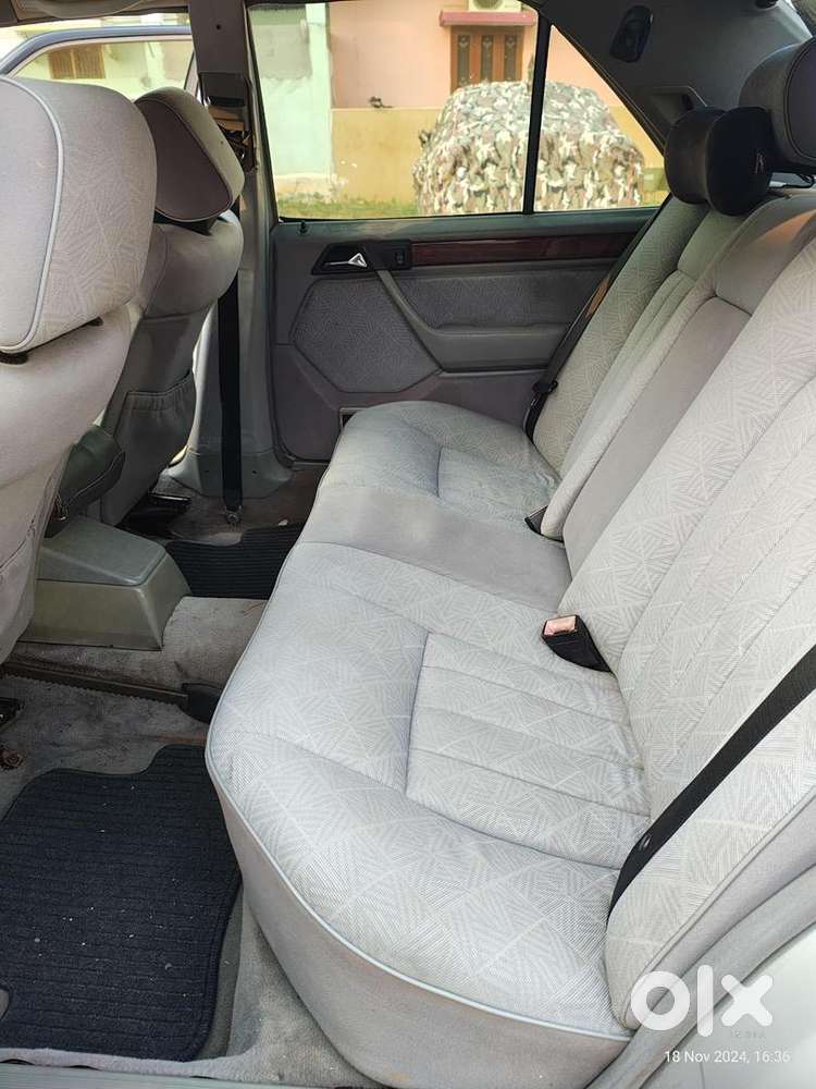 Fully Restored Mercedes Benz W124 E220 Petrol