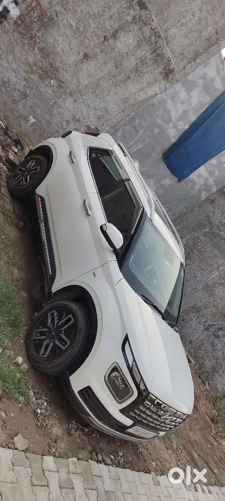 Hyundai Venue 2024 Petrol Well Maintained