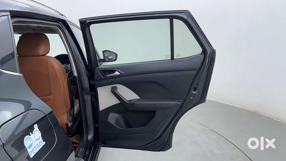 Volkswagen Taigun Topline 1.0 Tsi At (electric Seats), 2021, Petrol