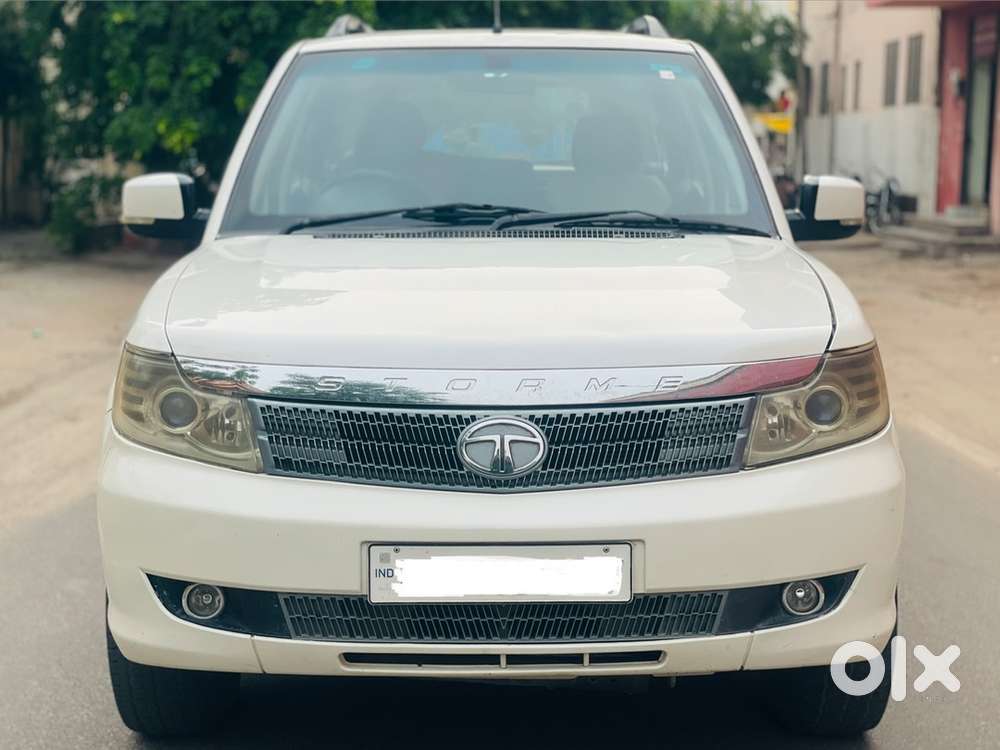 Tata Safari Storme 2015