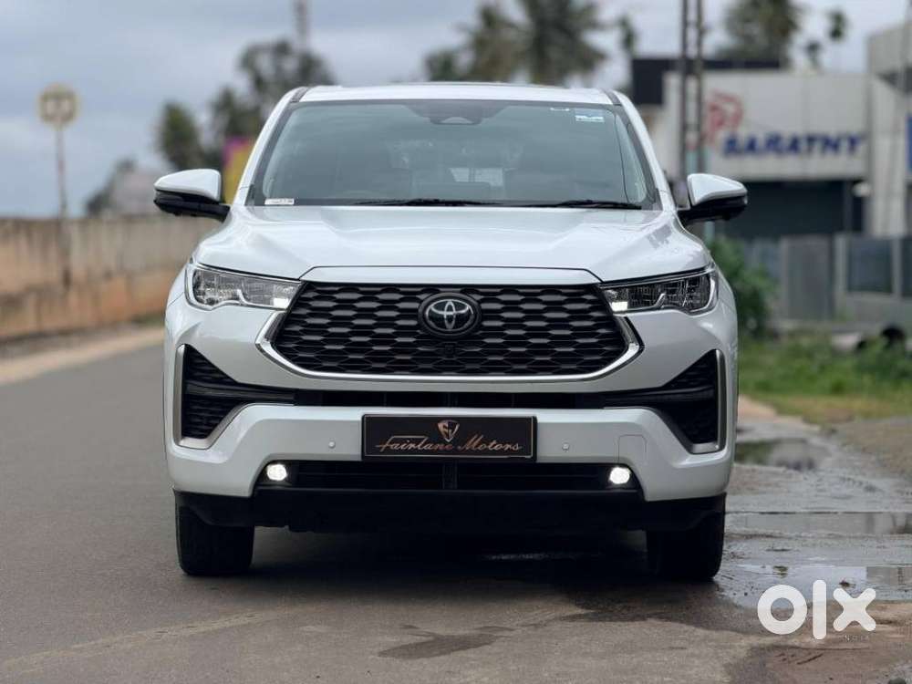 Toyota Innova Hycross 2.0 Zx (o) Hybrid 7 Str, 2025, Petrol