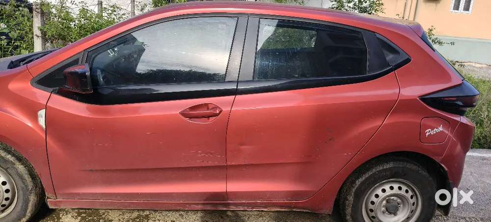 Tata Altroz Xe Petrol 2020