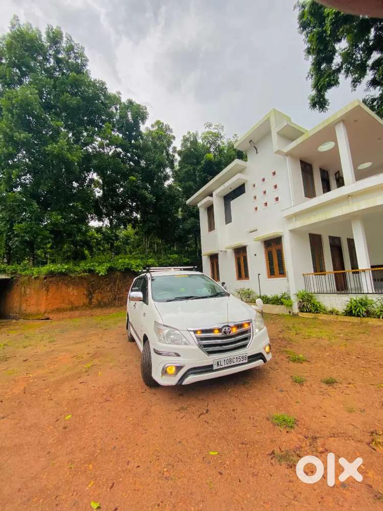 Toyota Innova 2012
