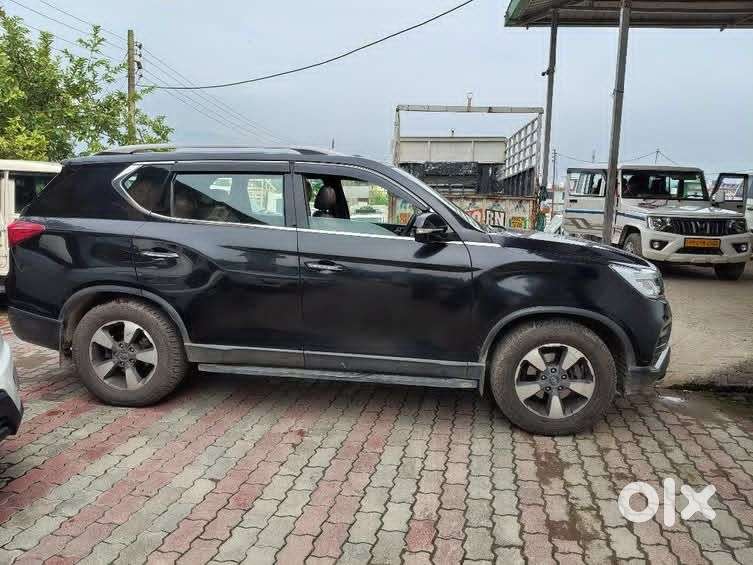 Mahindra Alturas G4 4wd At, 2020, Diesel