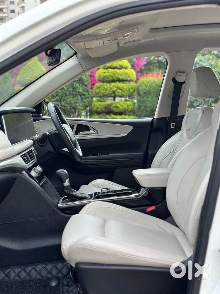 Mahindra Xuv700 2.2 Ax 7 Diesel At Luxury Pack Str, 2024, Diesel
