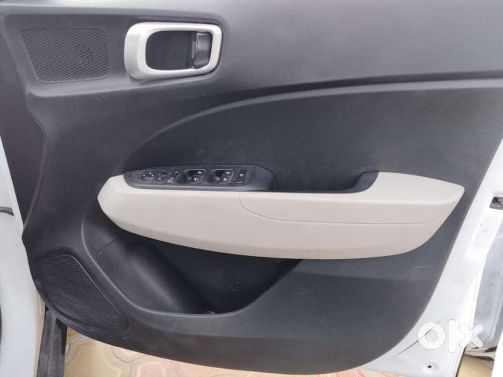 Hyundai Venue Sx Mt, 2023, Petrol