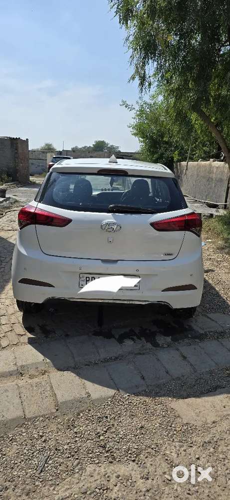 Hyundai Elite I20 2015 Diesel 120000 Km Driven