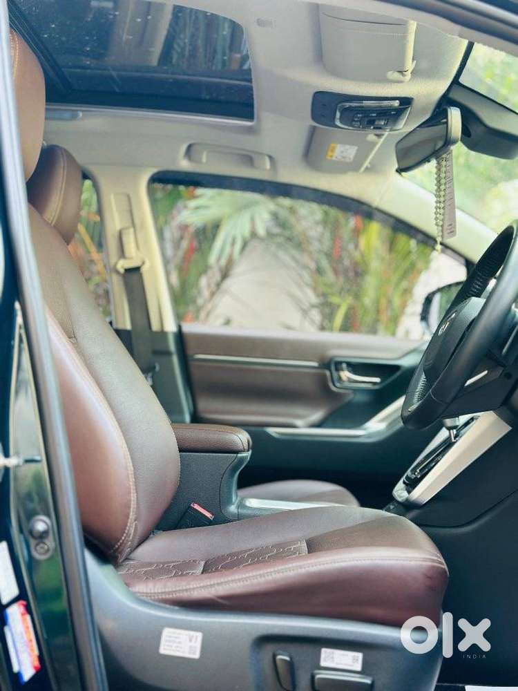 Toyota Innova Hycross 2.0 Zx (o) Hybrid 7 Str, 2023