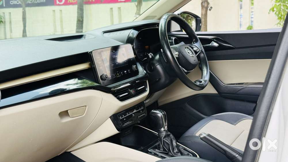 Skoda Slavia 1.0 Tsi Style At, 2023, Petrol