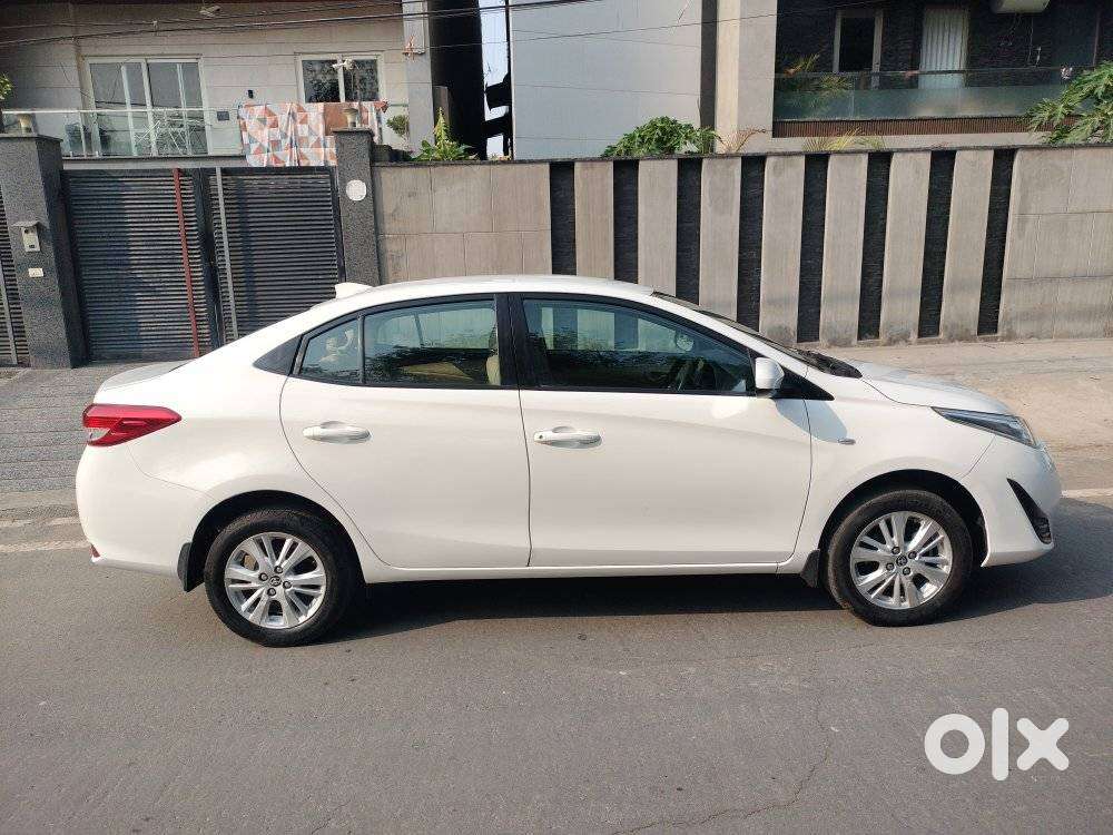 Toyota Yaris J Cvt, 2019, Petrol