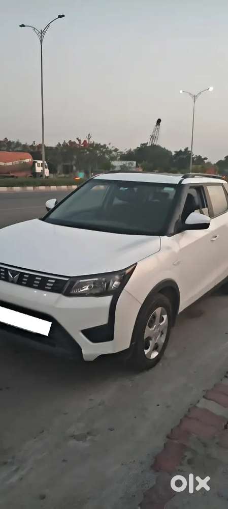 Mahindra Xuv300 W6 Amt 2023  Sunroof  Excellent Condition