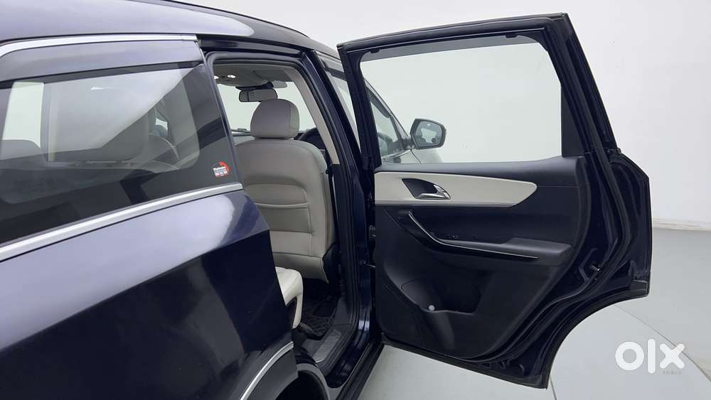 Mahindra Xuv700 2.0 Ax 7 Petrol At Str, 2021, Petrol