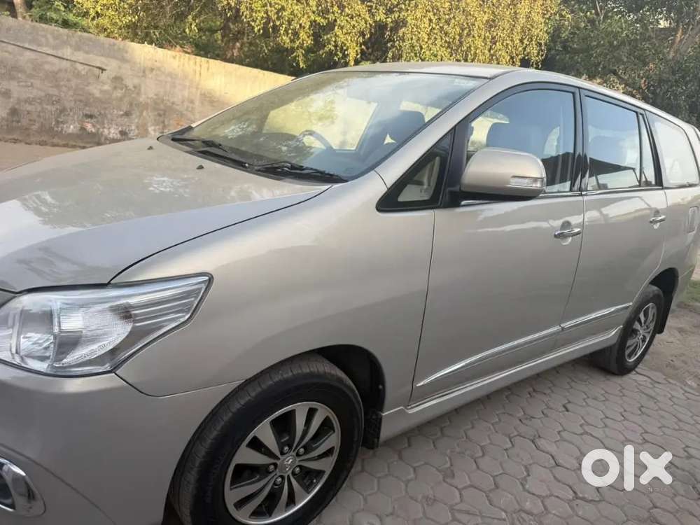 Toyota Innova (2.5 V) 2015-7-seater