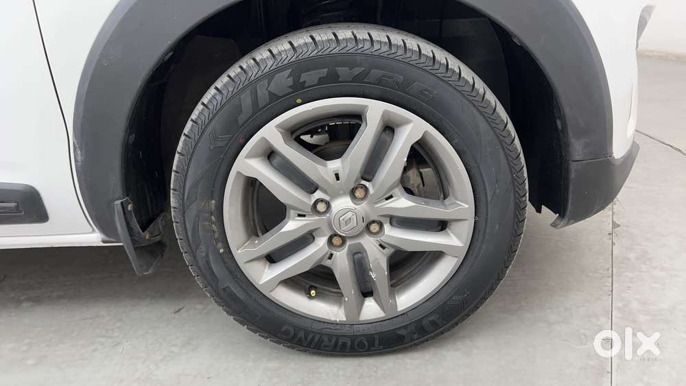 Renault Triber Rxz, 2022, Petrol