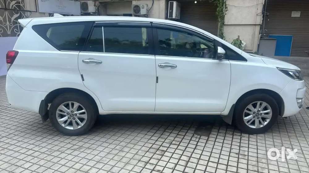 Toyota Innova Crysta V