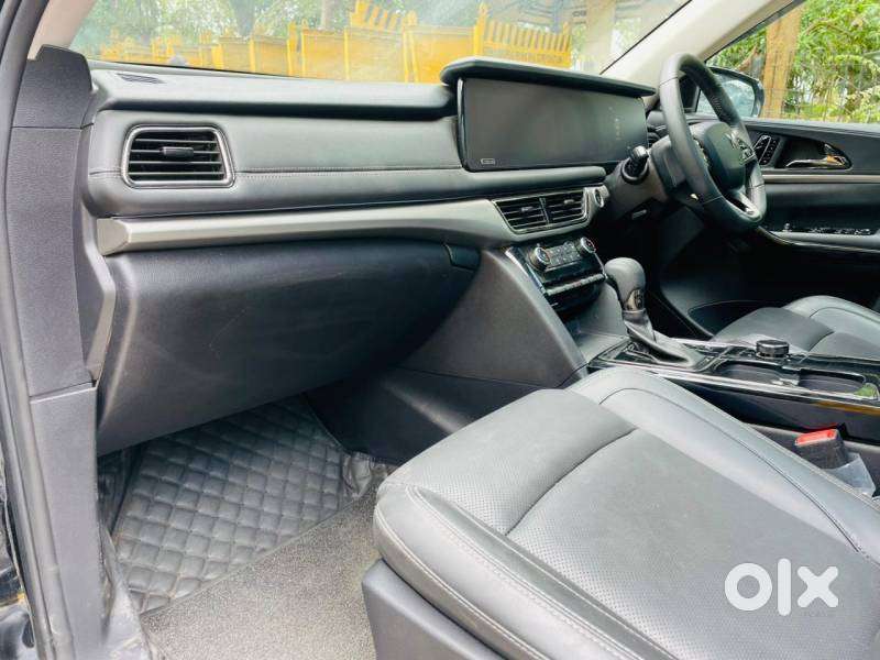 Mahindra Xuv700 2.0 Ax 7 Petrol At Luxury Pack Str, 2025, Petrol