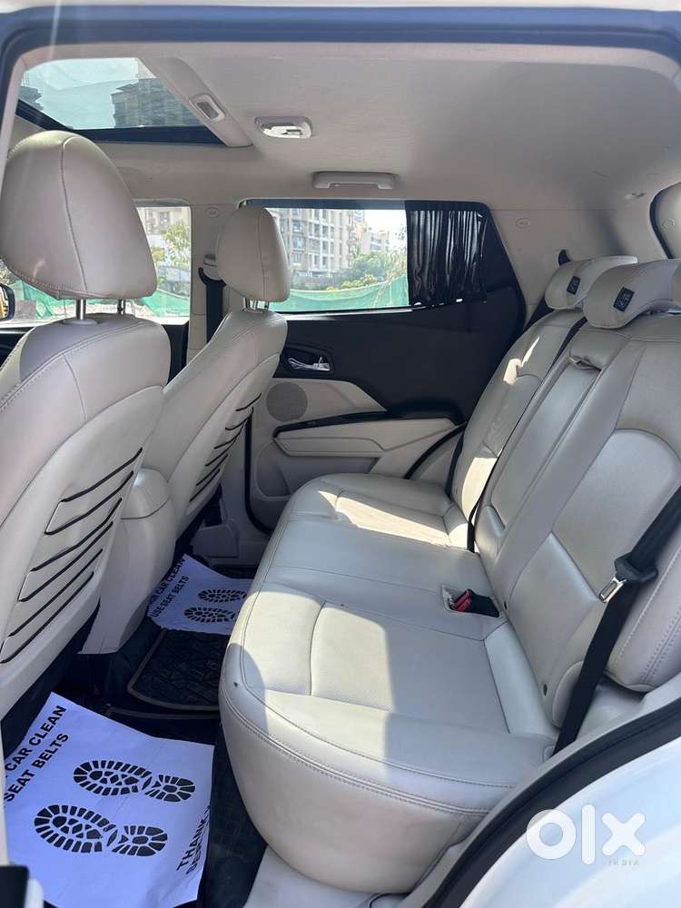 Mahindra Xuv300 W8 (o) 1.5 Diesel Amt, 2023, Diesel