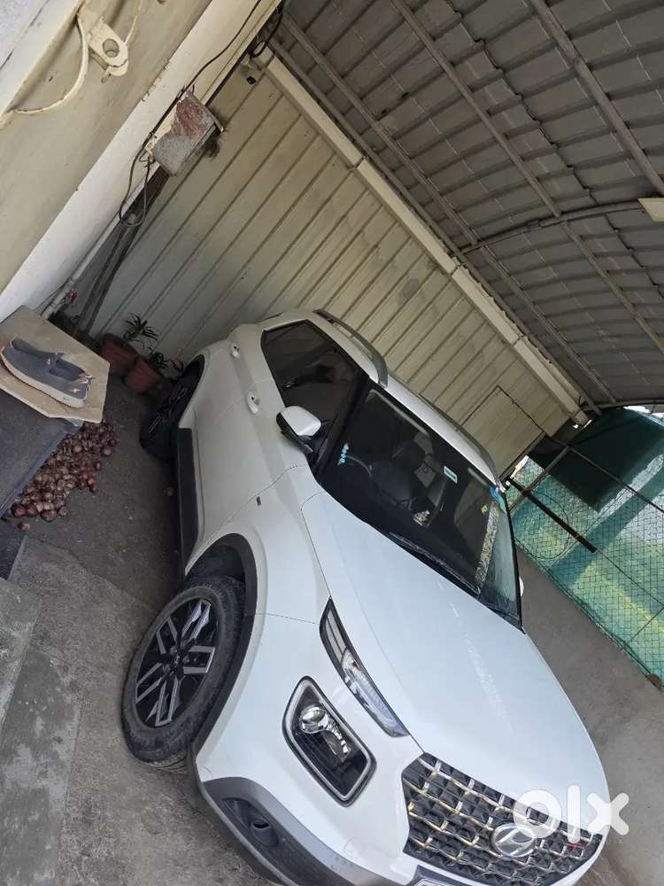 Hyundai Venue 2022 Petrol 23000 Km Driven