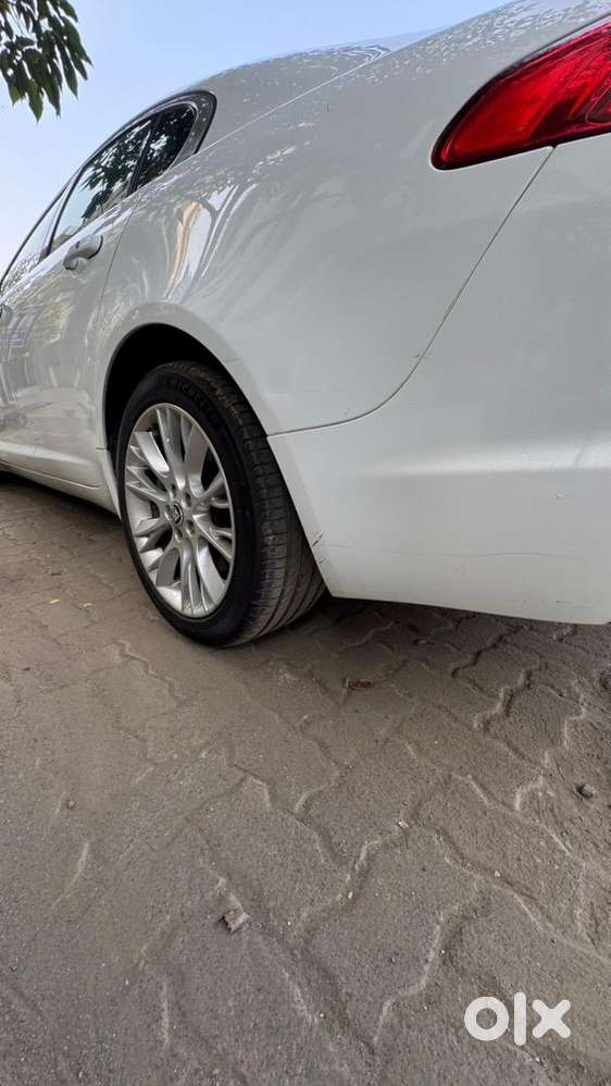 Jaguar Xf 2012 Diesel 35500 Km Driven