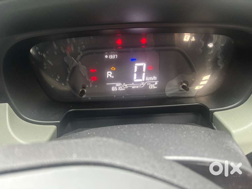 Tata Punch Petrol 2025 Sunroof Top Model