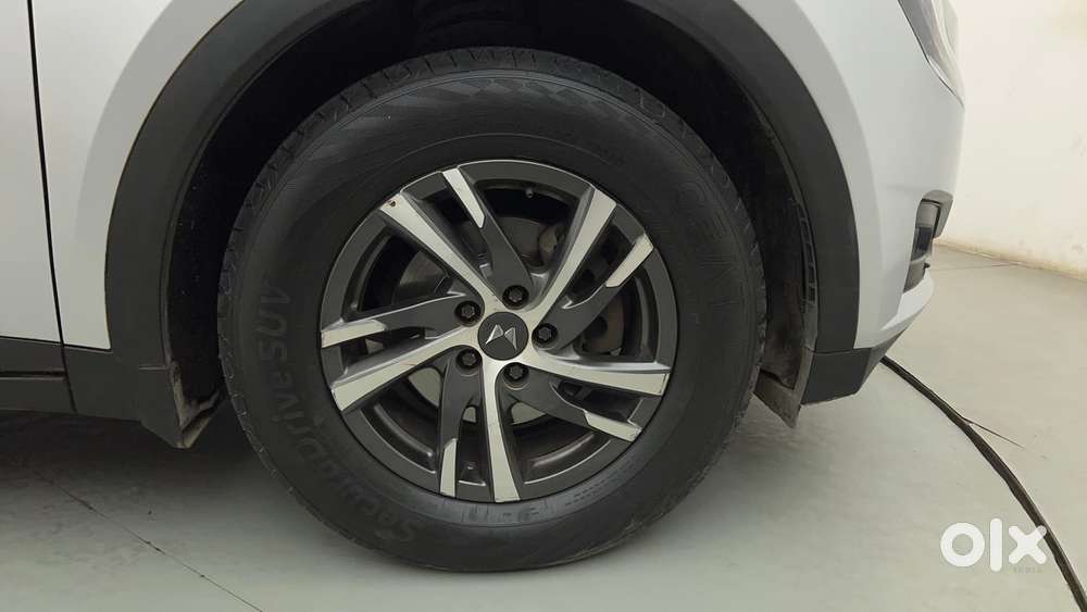 Mahindra Xuv700 2.2 Ax 5 Diesel At Str, 2022, Diesel