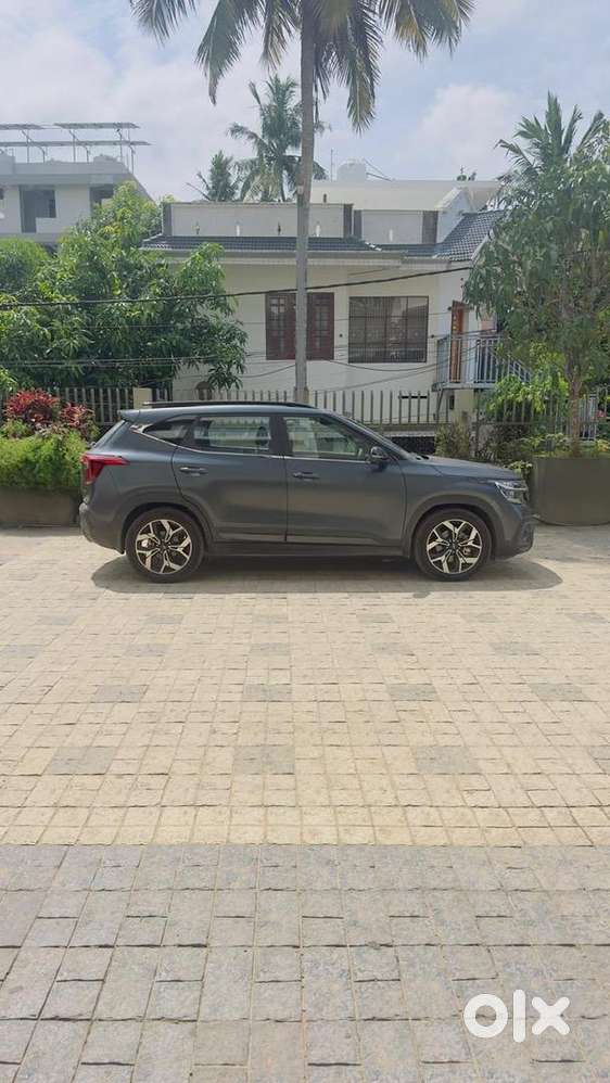 2024 Matte Black Seltos At Petrol