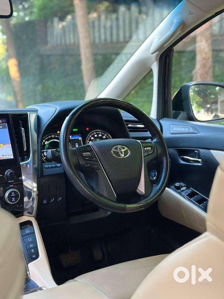 Toyota Vellfire 2.5 Executive Lounge, 2023, Petrol