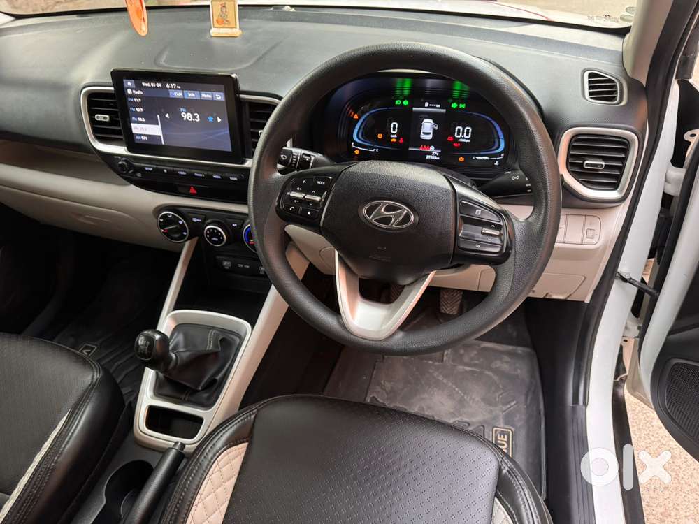 Hyundai Venue 1.2 S (o), 2024, Petrol