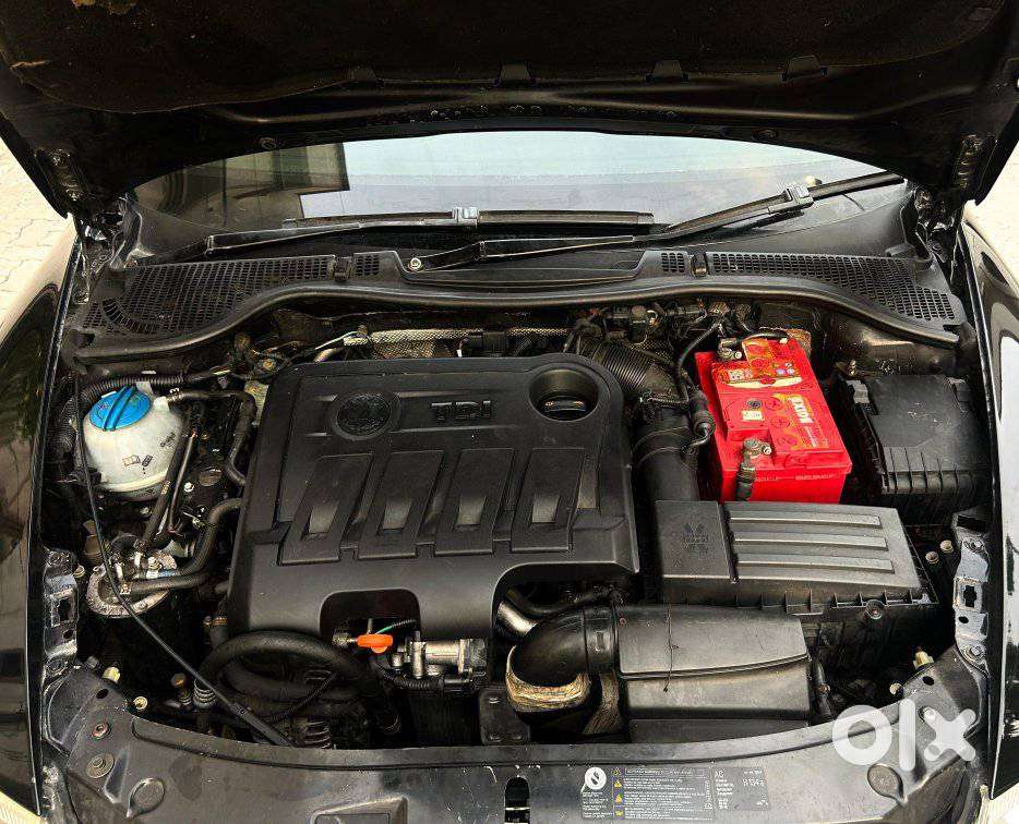 Skoda Laura Ambiente 2.0 Tdi Cr Manual, 2011, Diesel