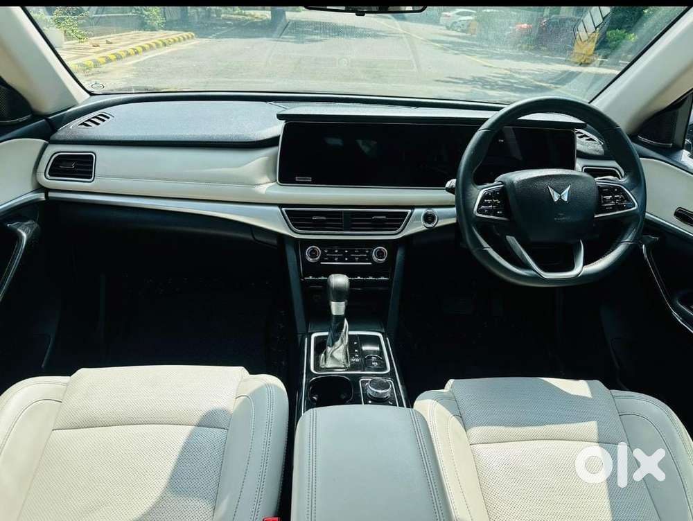 Mahindra Xuv700 Ax7 Luxury Pack Awd, 2023, Diesel
