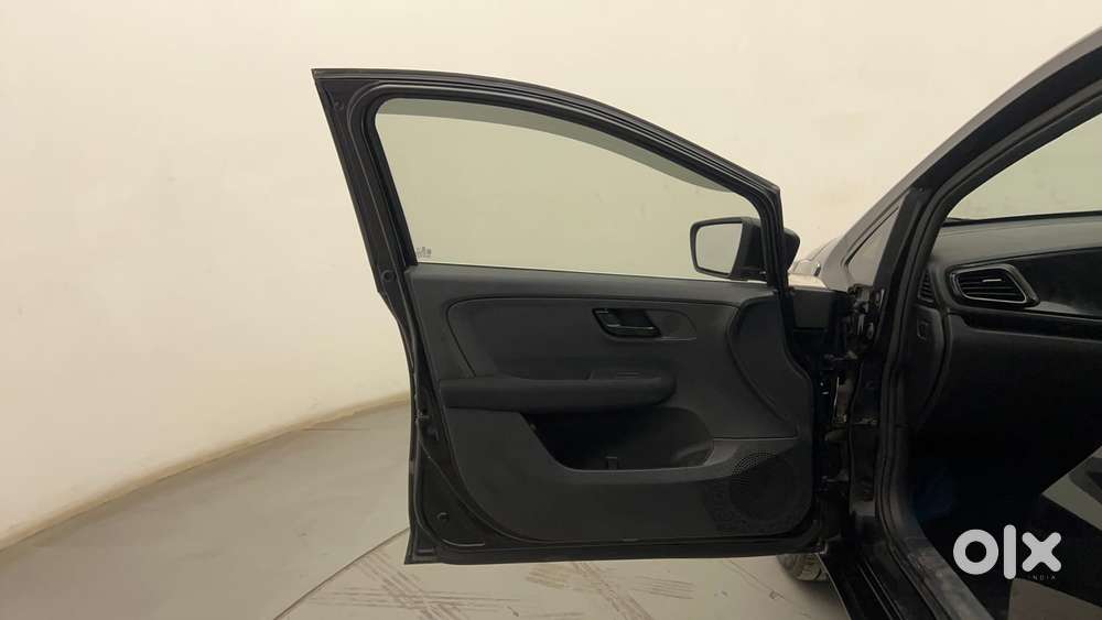 Tata Altroz 1.2 Xza Plus Dark Edition Dct, 2023, Petrol