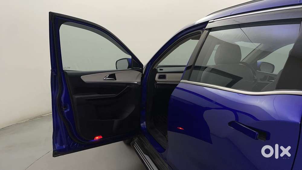 Mahindra Xuv700 2.0 Ax 7 Petrol At Luxury Pack Str, 2022, Petrol