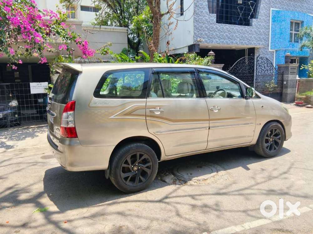 Toyota Innova 2004-2011 2.5 V Diesel 8-seater, 2010, Diesel