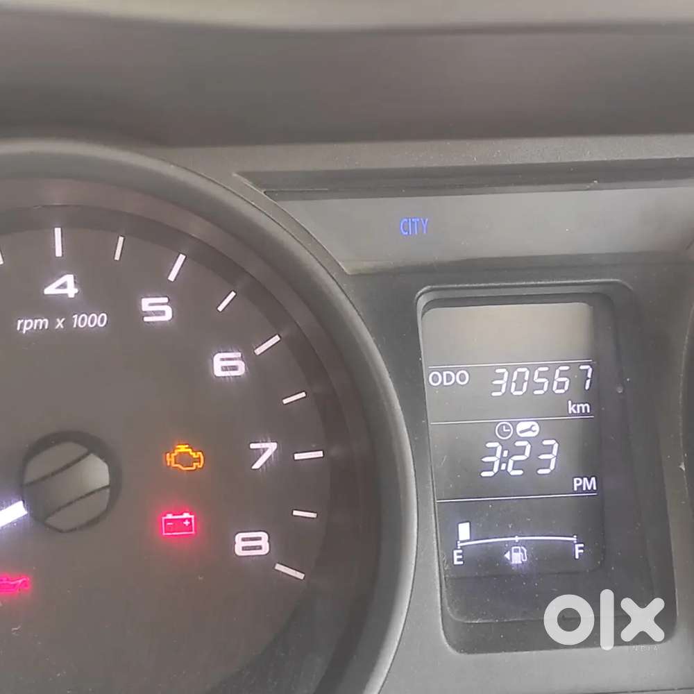 Tata Nexon Xm Petrol (2017–2020)  Well Maintained  5-star Safety