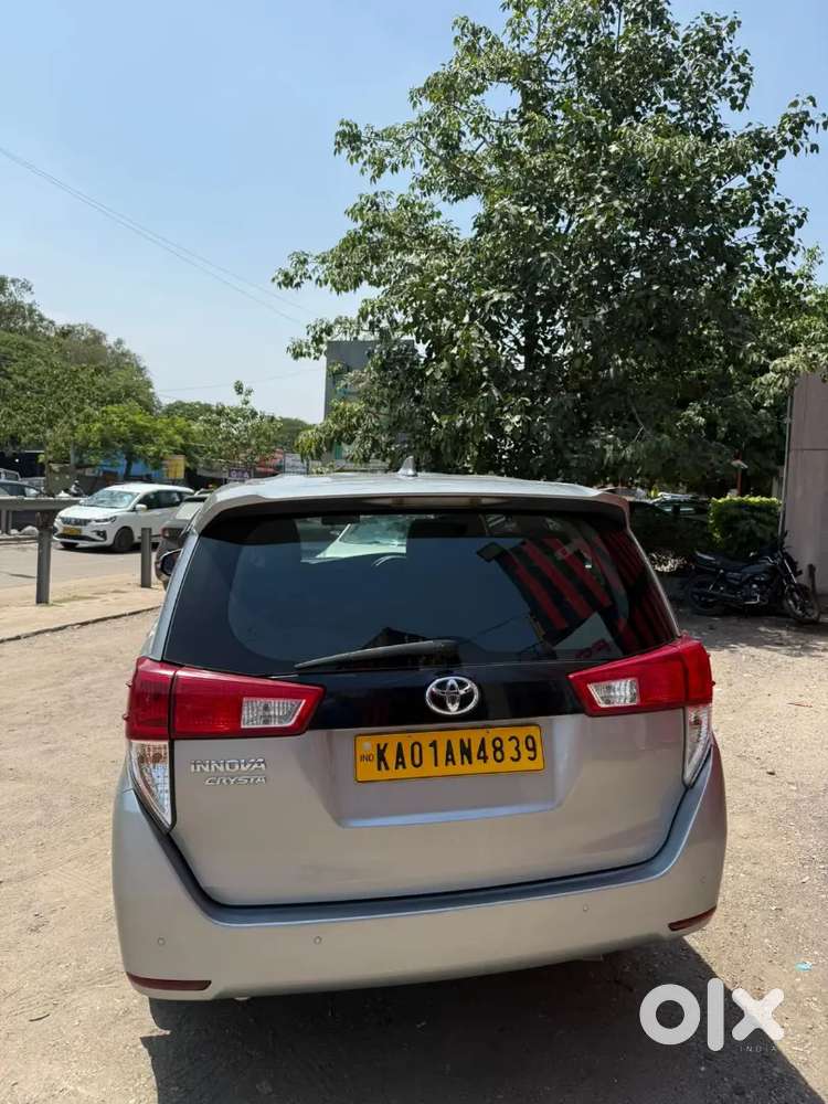 Innova Crysta 2023
