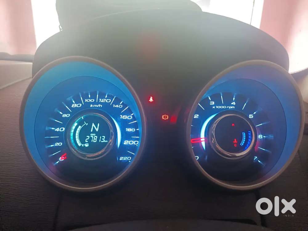 Mahindra Xuv 500 W10