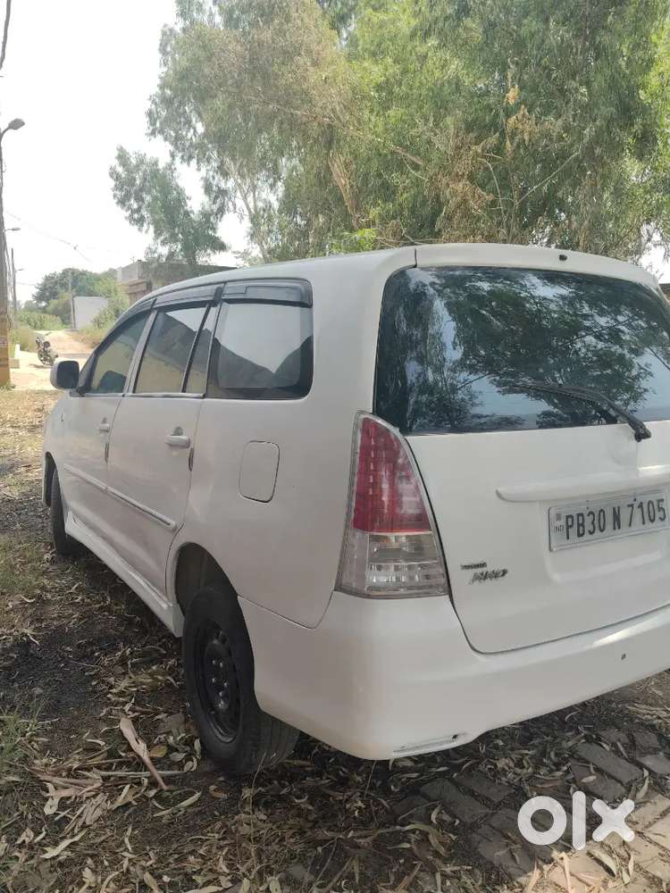 Toyota Innova 2015