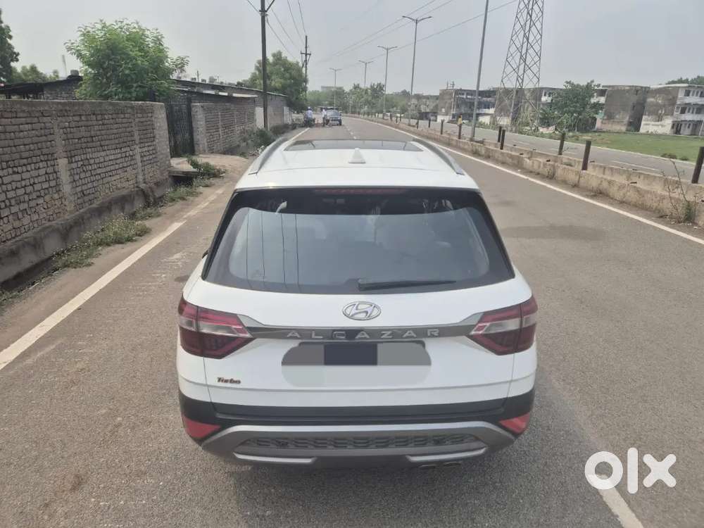 Hyundai Alcazar 2024 Petrol Well Maintained