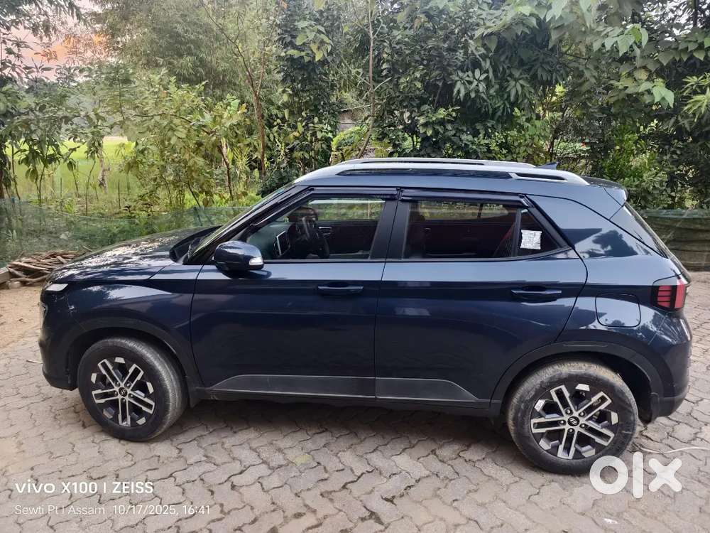 Hyundai New Venue Sx 2023 Petrol 21000 Km Driven