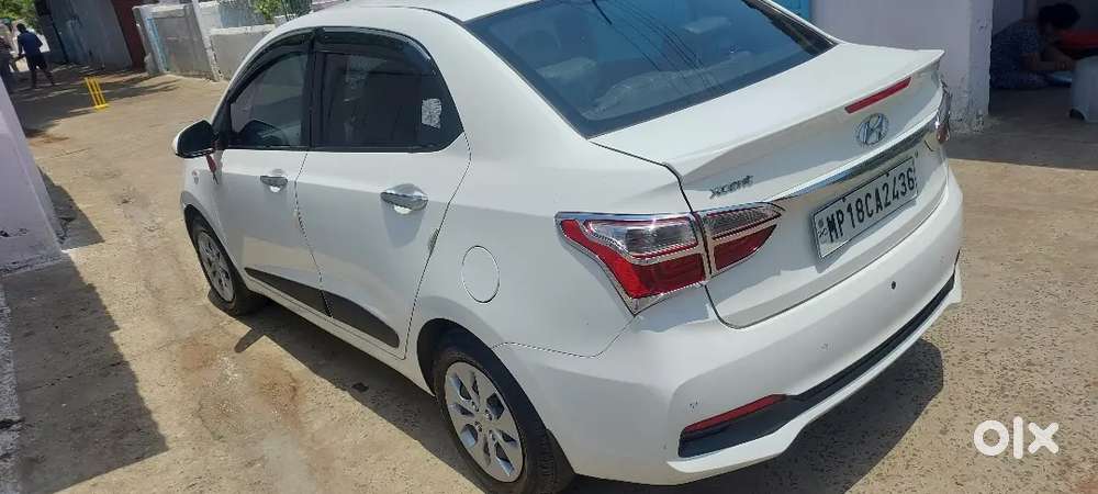 Hyundai Xcent Cng + Petrol  40,000 Km  32 Km/kg Mileage  Excellent
