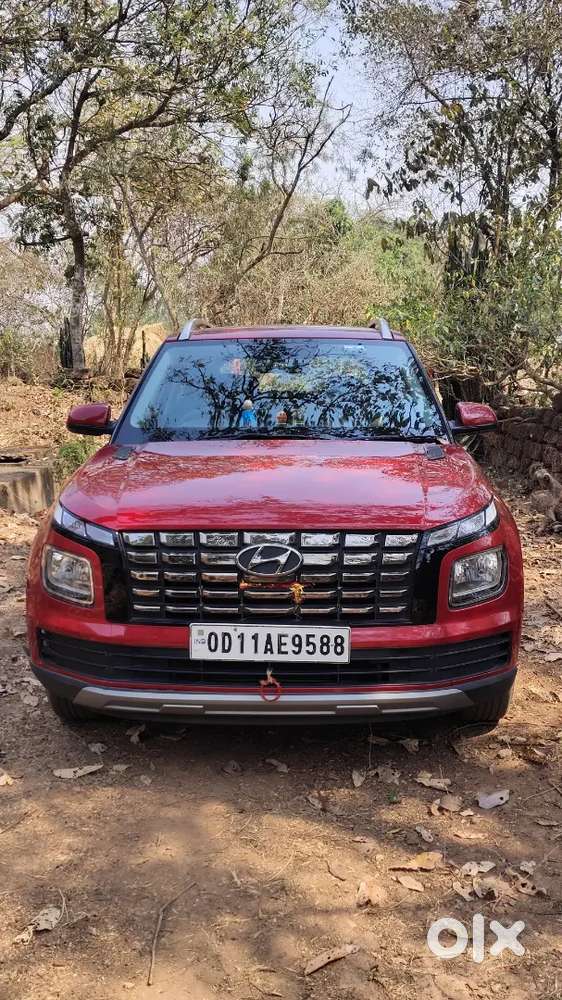 Hyundai Venue 2024 Petrol Well Maintained