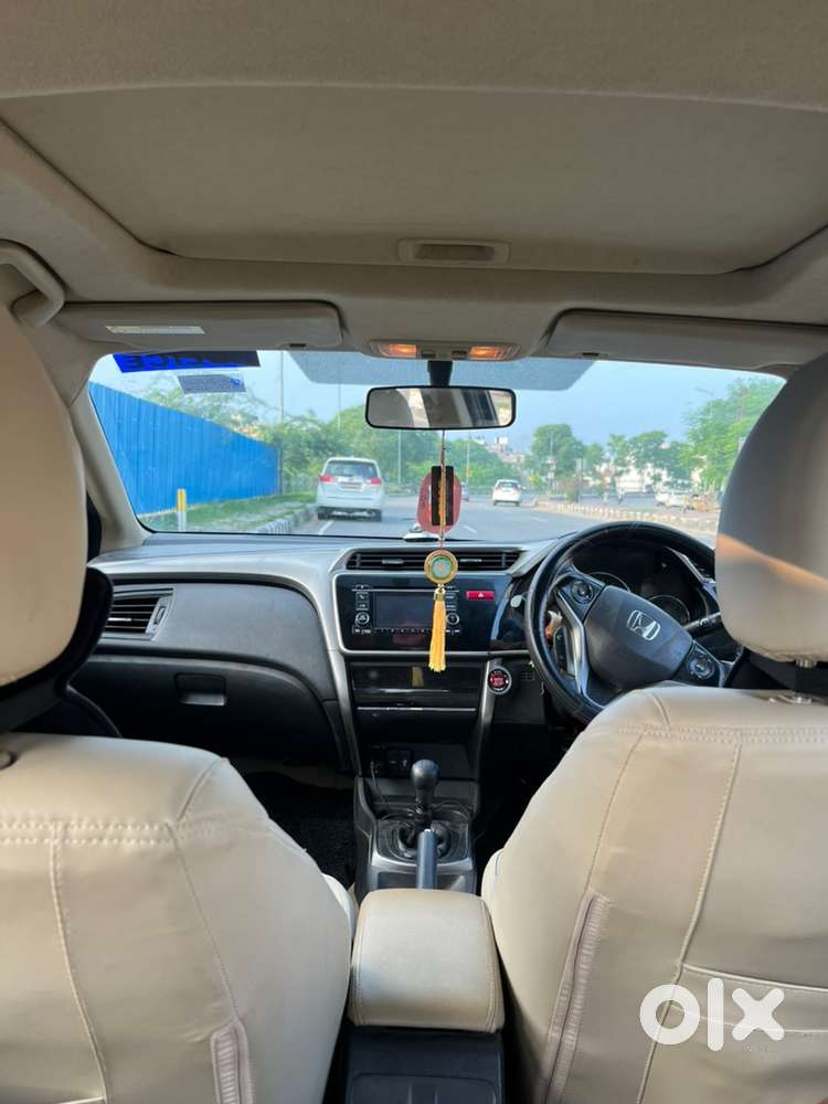 Honda City Zx (o)2015 With Sunroof Push Start Button Allowy Wheels